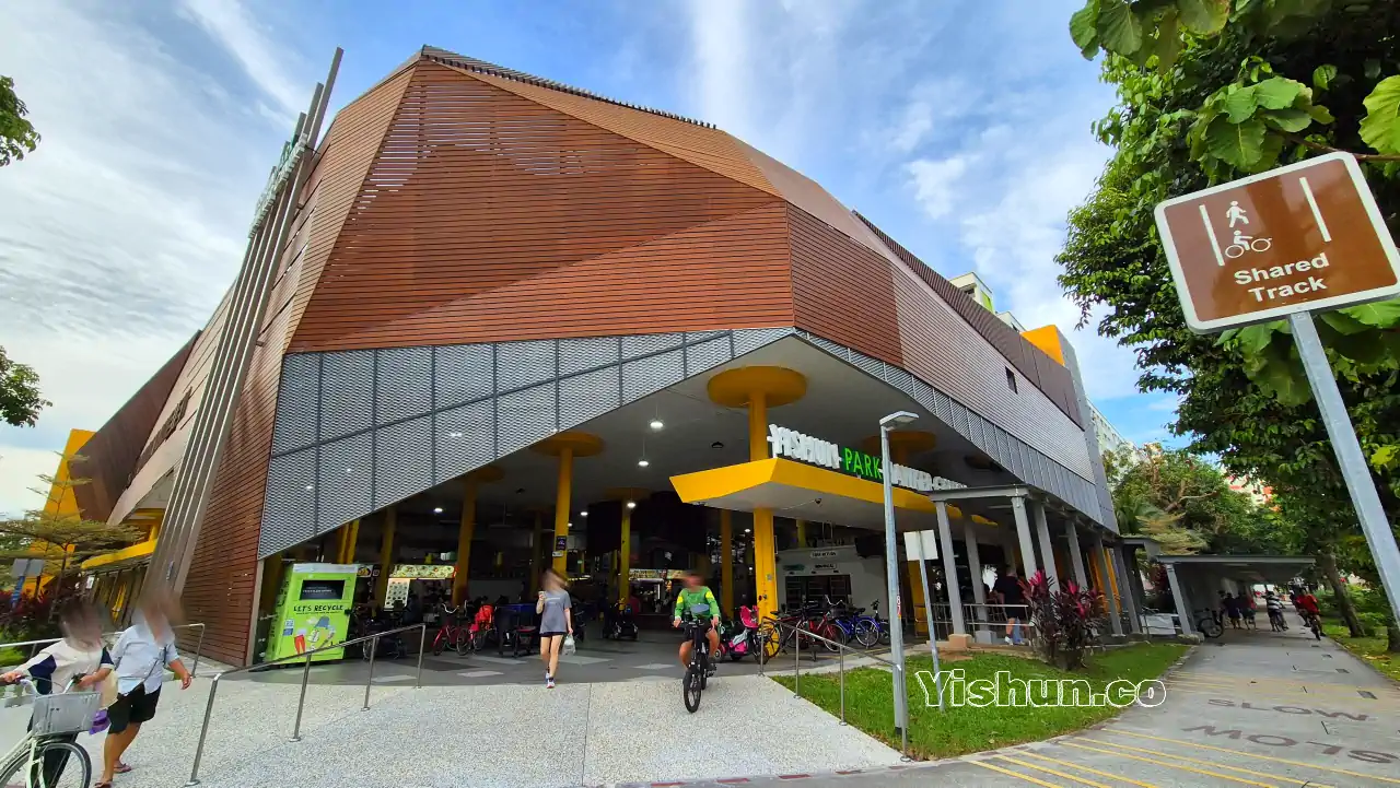 Yishun Park Hawker Centre from the main cross-junction